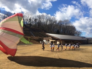 プレイバルーンで凧揚げ