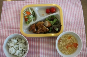 給食 （サニーレタス、キャベツ）