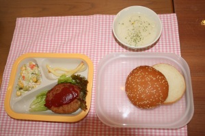 給食（キャベツ、サニーレタス）